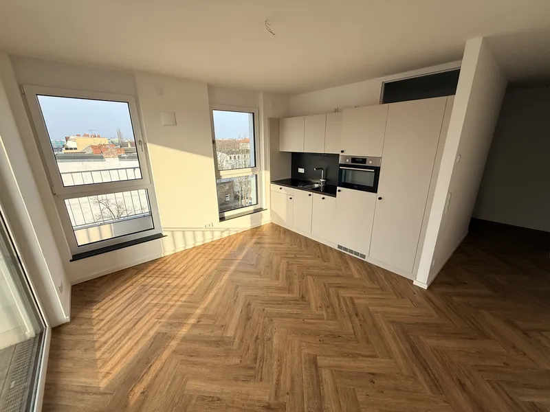 Heller Süd-Balkon direkt am Marktplatz Adlershof mit EBK! — photo 1